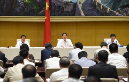张高丽在电视电话会议上讲话 张高丽在电视电话会议上讲话