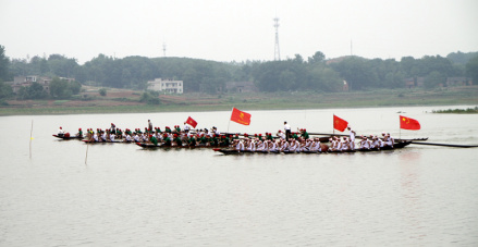 栗林赛龙舟