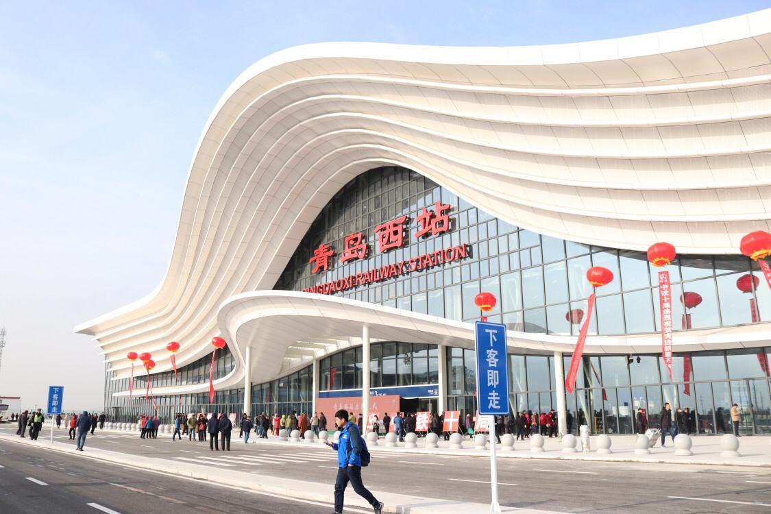 青盐铁路青岛西站开通运营