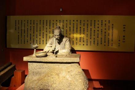 沈约塑像
