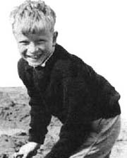 怀尔斯幼年