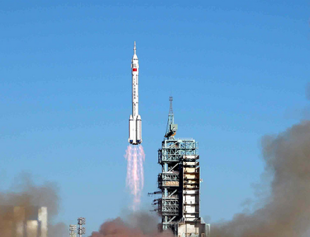 “神州”五号发射升空