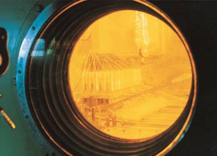 清华大学核研院热室中的微型离心萃取器装置