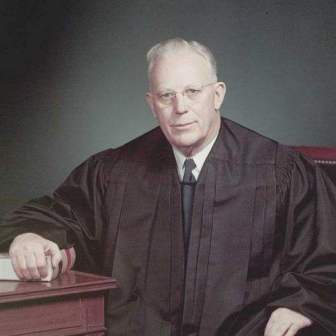厄尔·沃伦（Earl Warren）