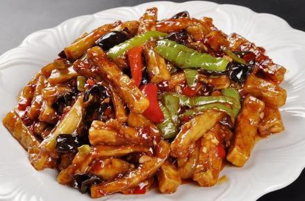 鱼香味代表菜之一：鱼香茄子
