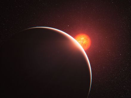 GJ 1214b围绕一颗红矮星运行