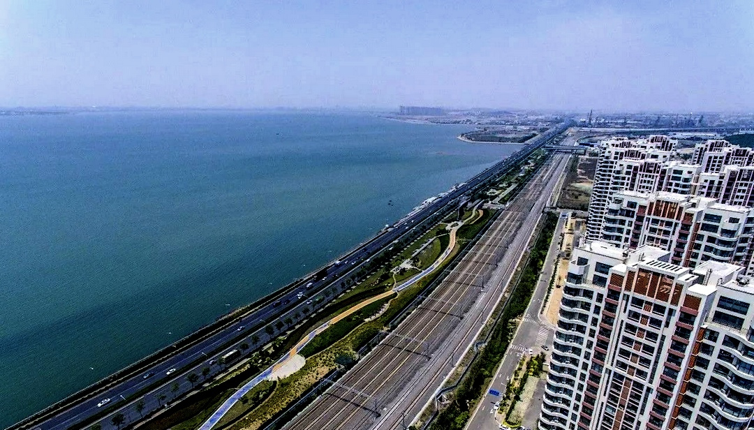 胶州湾东部环湾路一带海域