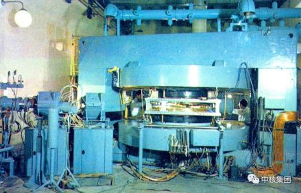 第一台回旋加速器