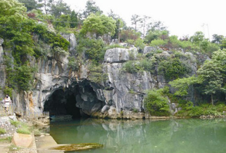 桃花岩