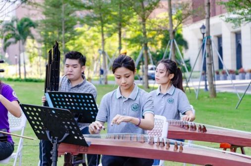 学生乐队现场演奏