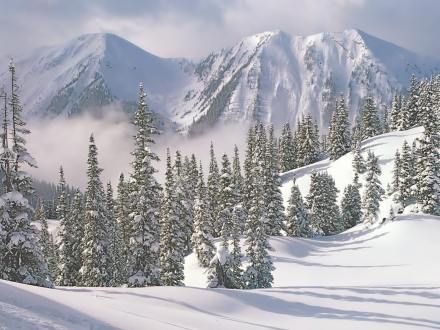 安第斯山脉雪景