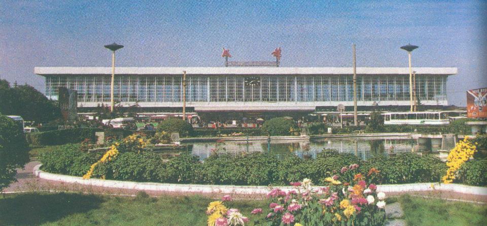 1984年建成至2005年综合整治以前的成都站站房全貌