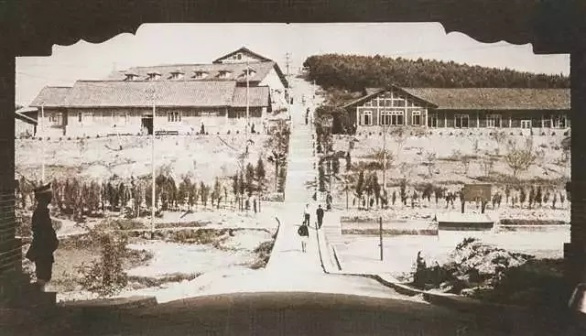 抗战时期,国立中央大学借住重庆大学松林坡旧址。