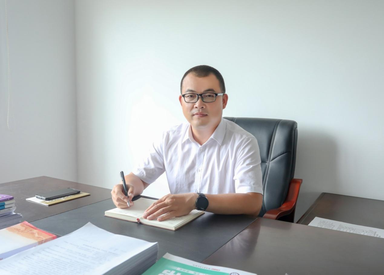 蒋文桥同志工作照