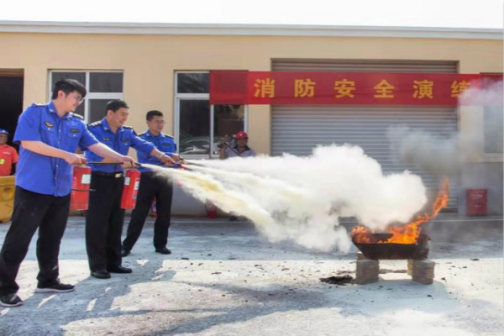 确保夏季消防安全 兴隆路街道开展消防培训演练