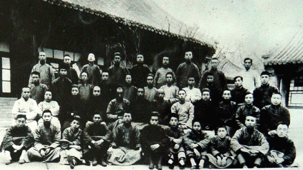 蒙藏学校学生合影