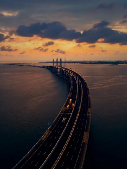 2011年6月30日，胶州湾大桥通车运营