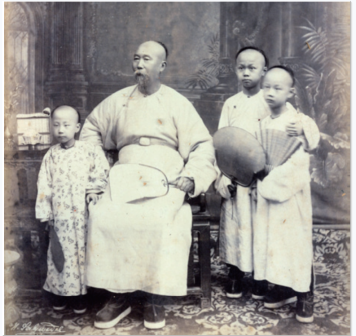 李鸿章与三个孙子,参见法国《画刊》1894年10月6日