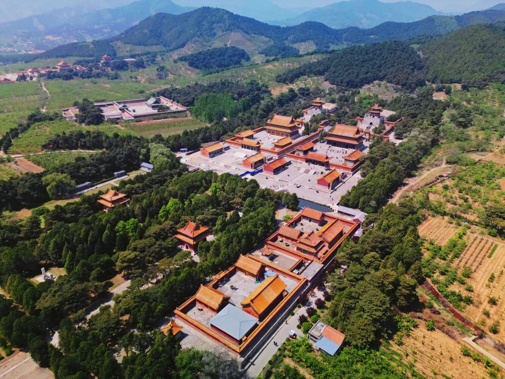 定东陵全景图（西为慈安陵，东为慈禧陵）