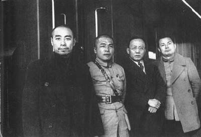 1938年周恩来和郭沫若、叶剑英同彭德怀