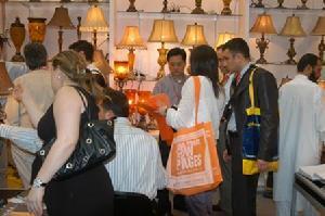 采购商在广交会现场找到刚刚查询到的商品