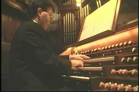 管风琴演奏图