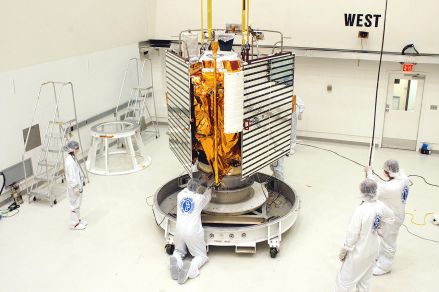 信使号水星探测器在做发射前准备