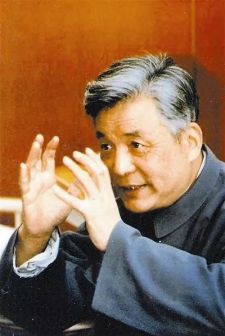 邓稼先中山装形象
