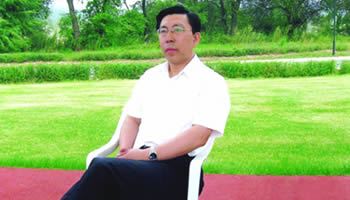 胡维革