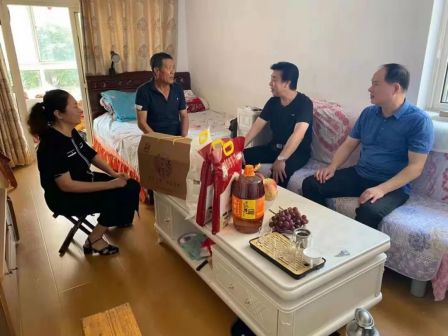 楼山街道对“特扶”家庭的中秋慰问