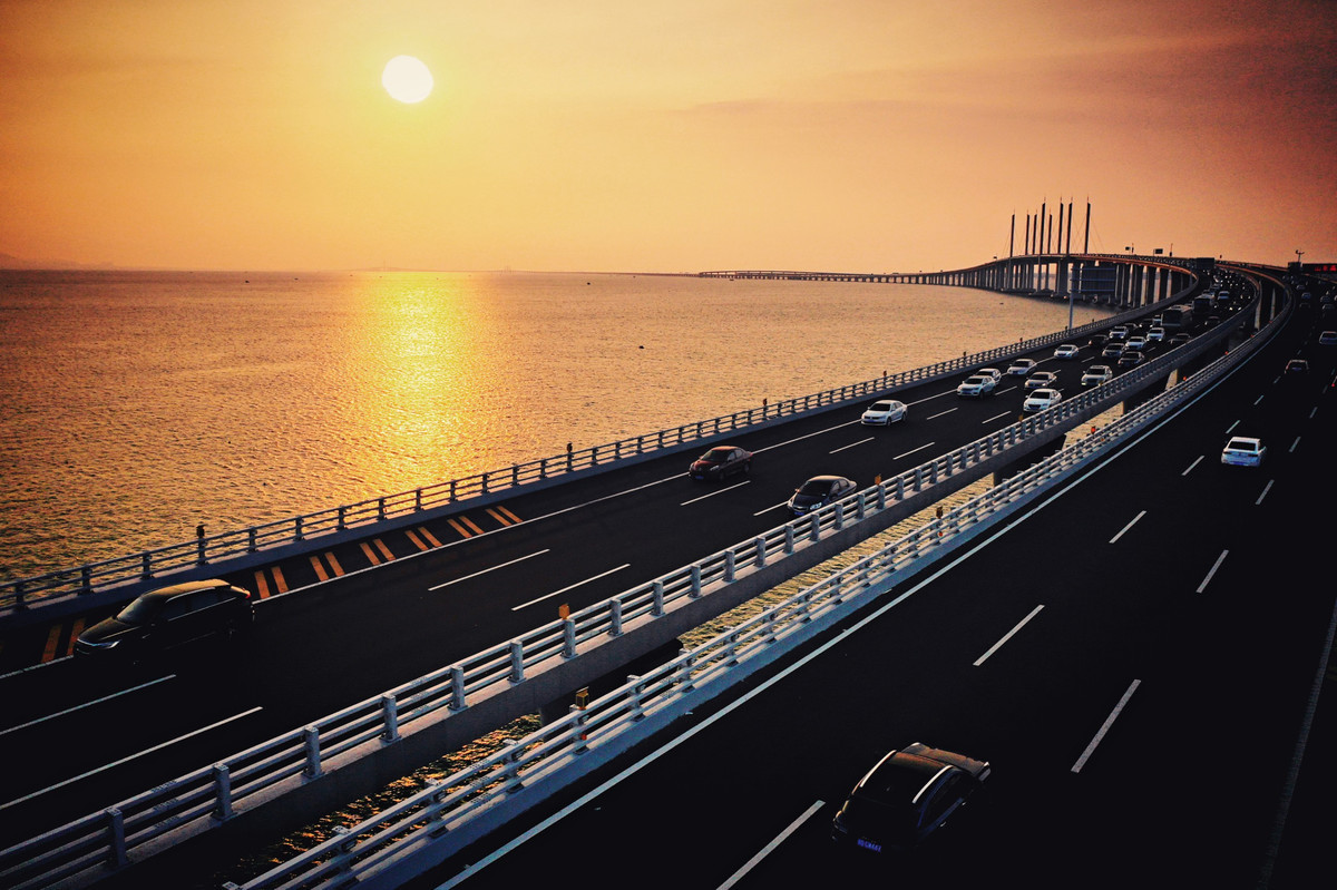 胶州湾大桥装设有电子警察系统