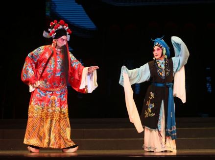 淮剧《秦香莲》（裔小萍、韦锡峰饰）