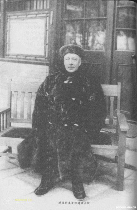 庄士敦身穿清朝大臣朝服