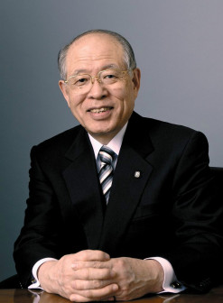 2001年诺贝尔化学奖得主，名大教授野依良治