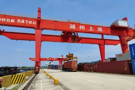 湖州上港码头图