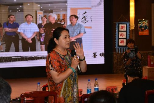 监制吉多现场接受媒体采访