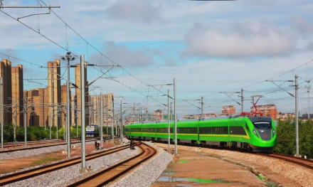 复兴号CR200J型电力动车组
