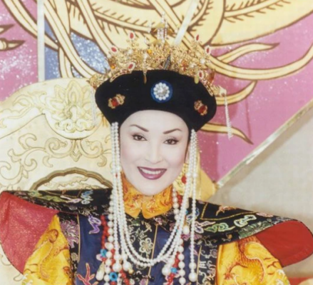 《才子佳人乾隆皇》（又名《玉指环》）孝恭仁皇后