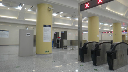 清华东路西口站站厅