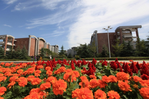 郑州西亚斯学院 广场