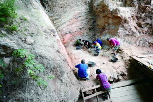 发掘重点集中在猿人洞第5层及第6层上部