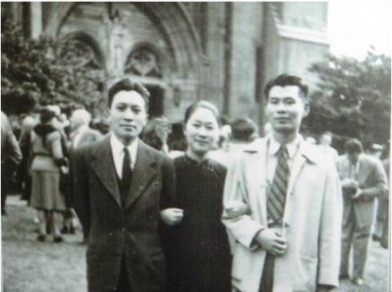 陈梦家（左一）与夫人赵萝蕤及内弟赵景德合影