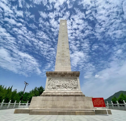 陕甘边革命英雄纪念碑