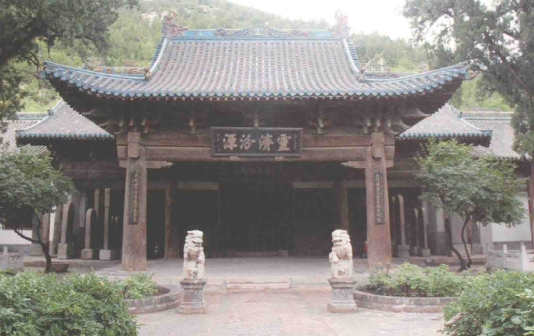 献殿外的清代石狮