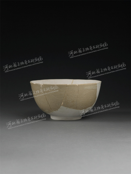 “尚食局”款刻龙纹瓷碗