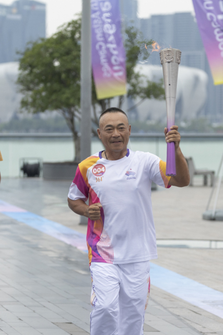 楼云参加杭州第19届亚运会火炬传递