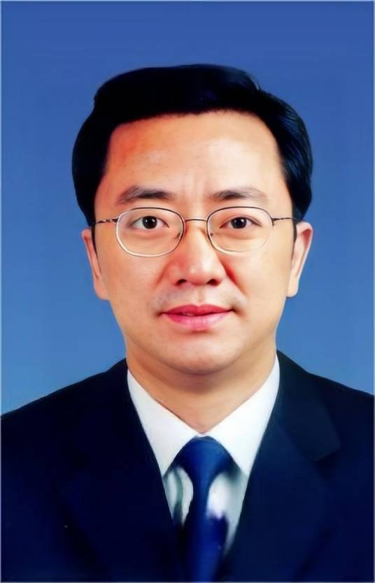 李伟
