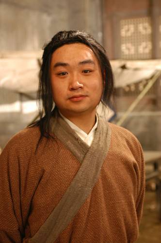 侯三