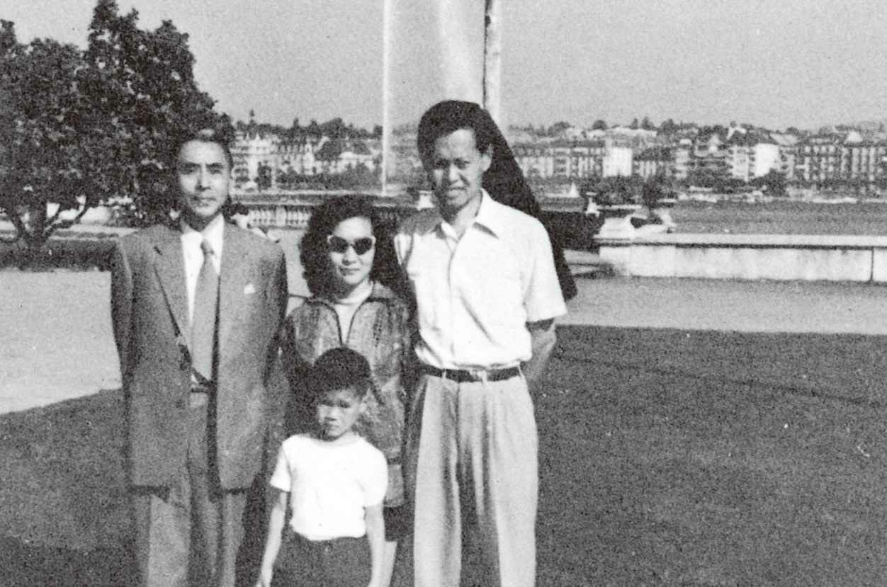 1957年，杨振宁和父亲第一次在日内瓦团聚时合影 