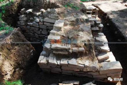 萨尔浒城外城发掘的东门北侧门壁西垛头